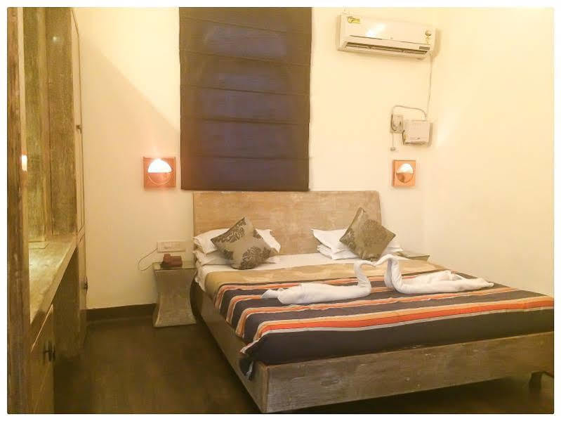 Itsy Hotels Banana Boutique バラナシ エクステリア 写真
