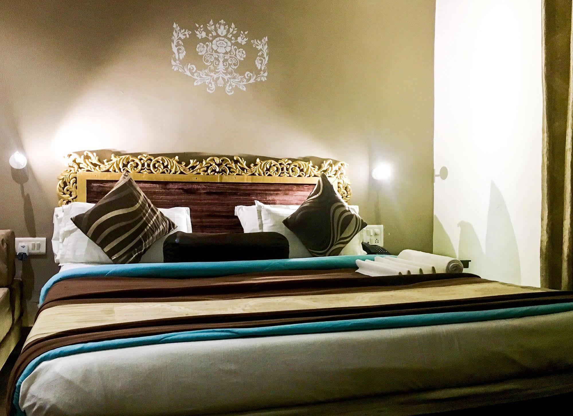Itsy Hotels Banana Boutique バラナシ エクステリア 写真