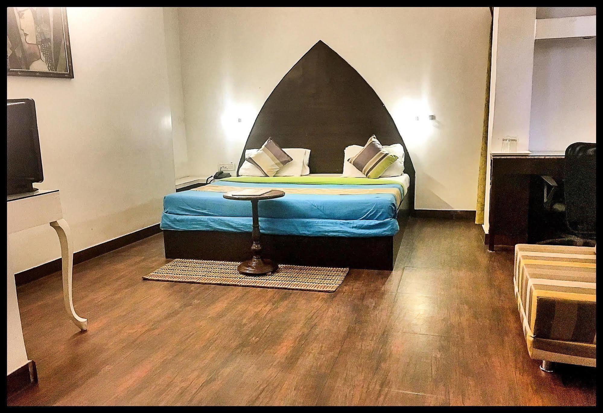 Itsy Hotels Banana Boutique バラナシ エクステリア 写真