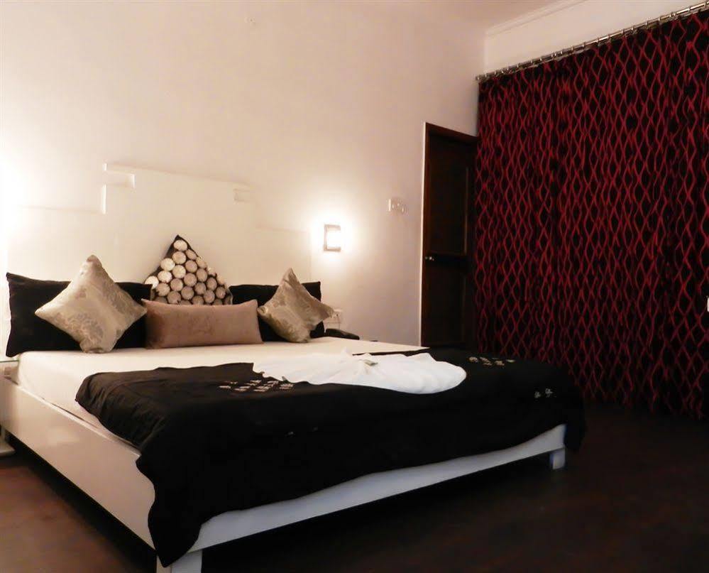 Itsy Hotels Banana Boutique バラナシ エクステリア 写真